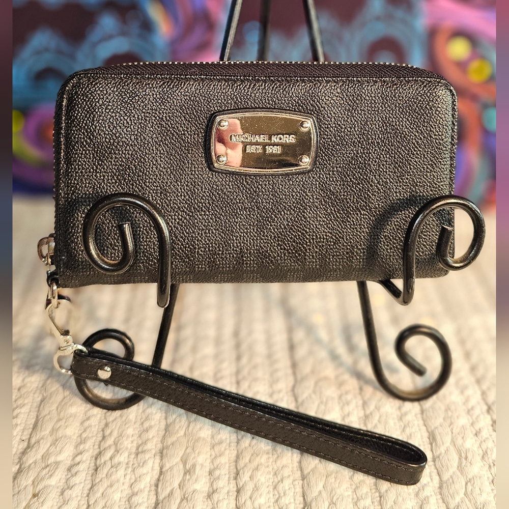 Michael Kors Jet Set Zip Around Textured Black Wallet